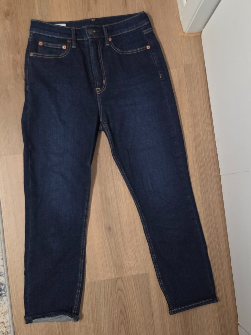 GAP High Rise Vintage Slim Cropped Jeans - Size 8